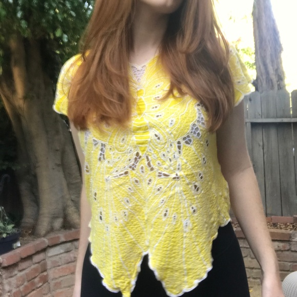 VINTAGE Butterfly Yellow Romantic Lace Top - Picture 3 of 6